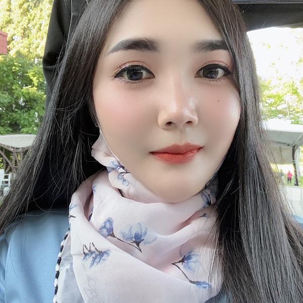 Praew (แพรว)